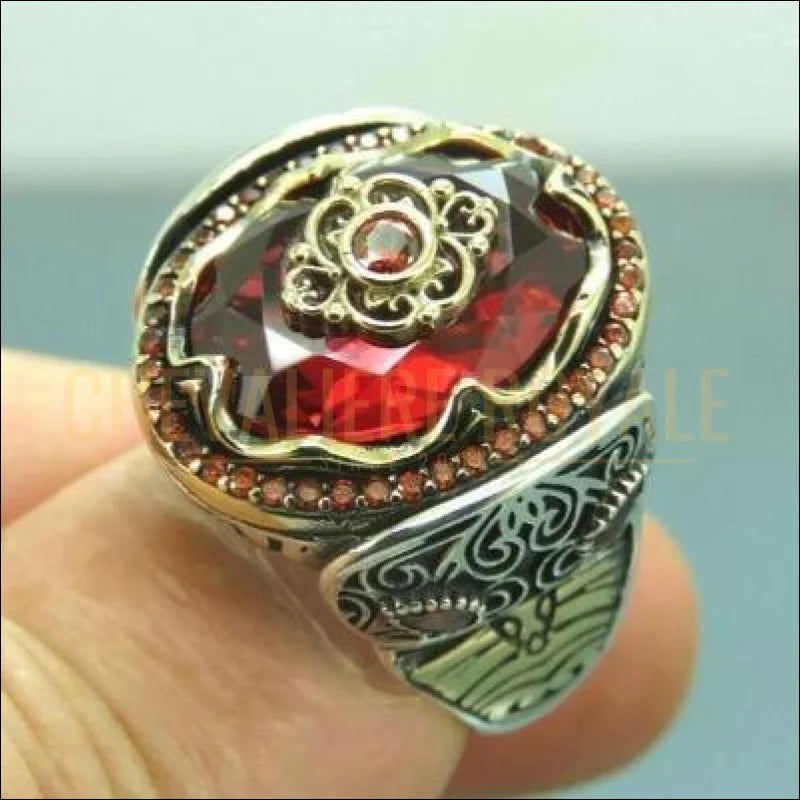 Chevalière homme artisanale en argent quartz brodé à la main rouge