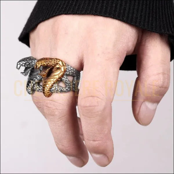 Bague Chevalière homme en acier conception serpent cobra