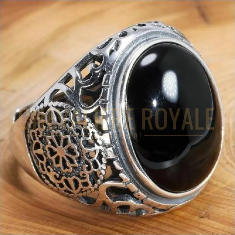 Chevaliere royale homme en argent avec onyx noir vintage fleurs creuses