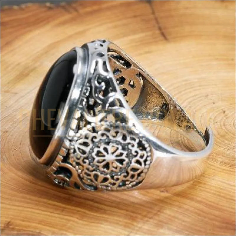 Chevaliere royale pour homme en argent avec onyx noir vintage  creuses