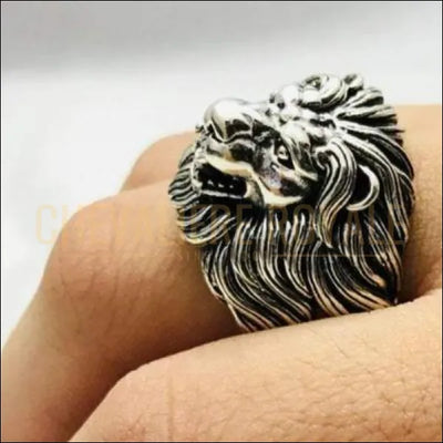 Chevalière pour homme en argent design tête de lion sur mesure