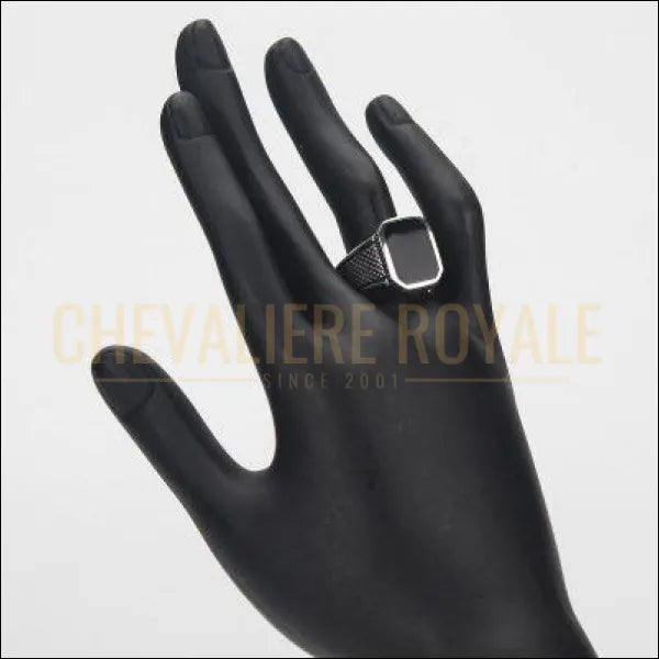 Chevalier royale pour hommes en argent style rétro rayé en résine noir