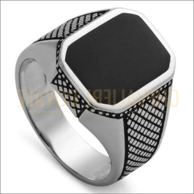 Chevaliere royale pour hommes en argent style rétro rayé en résine noir