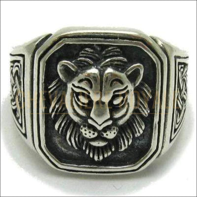 Chevalière pour hommes en argent tête de lion structure carré