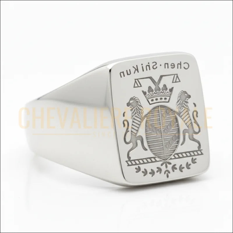 chevaliere-bague-personnalisee-pour-hommes-gravure-heraldique-chevaliere-royale