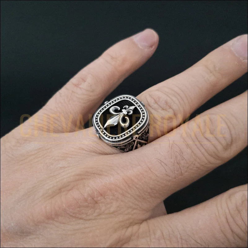 Chevalière royale française en argent bague symbole fleur