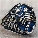 Chevalière scorpion finition combinée en argent massif