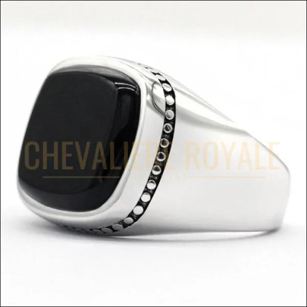 Chevalière simple en argent pour homme au style classique avec onyx noir