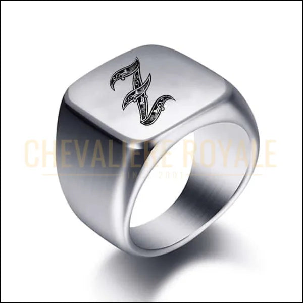 Chevaliere Royale - Bague simple pour hommes en acier inoxydable personnalisable 