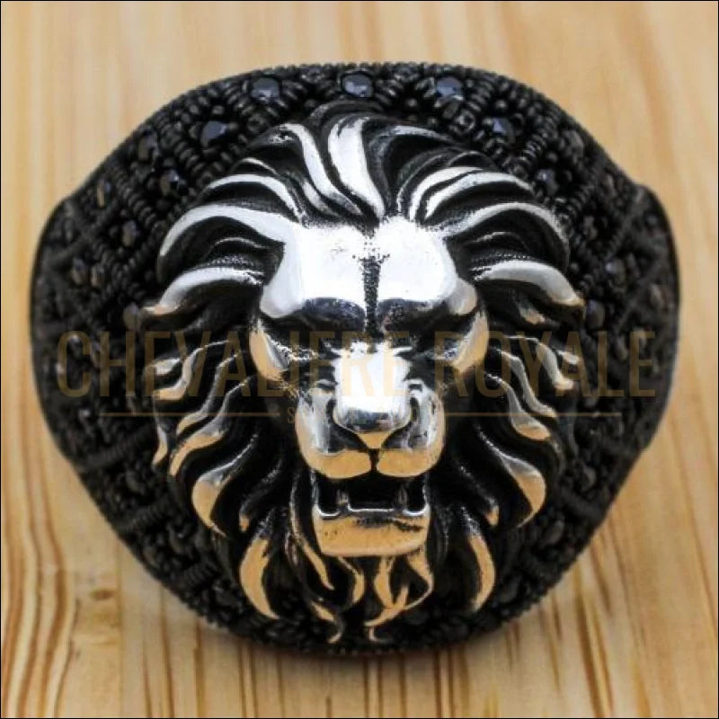 Bague Chevalière tête de lion en argent la pierre onyx noire