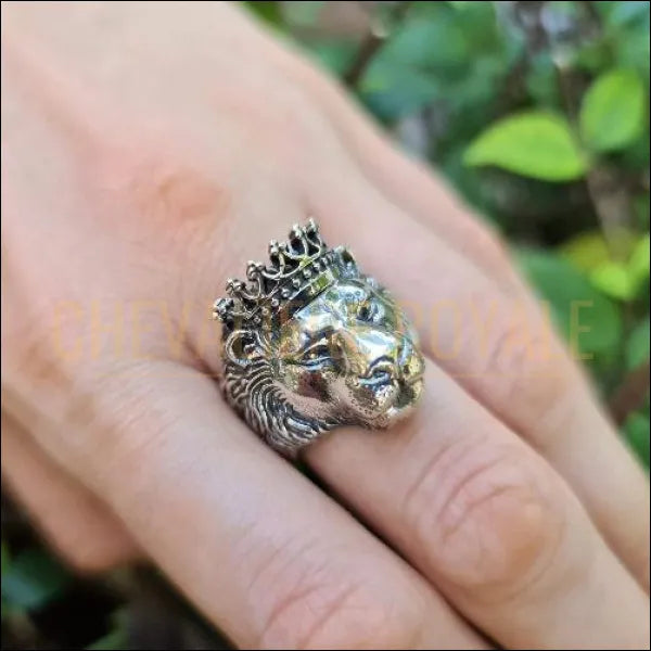 bague chevaliere homme tête de lion couronné royal pas cher