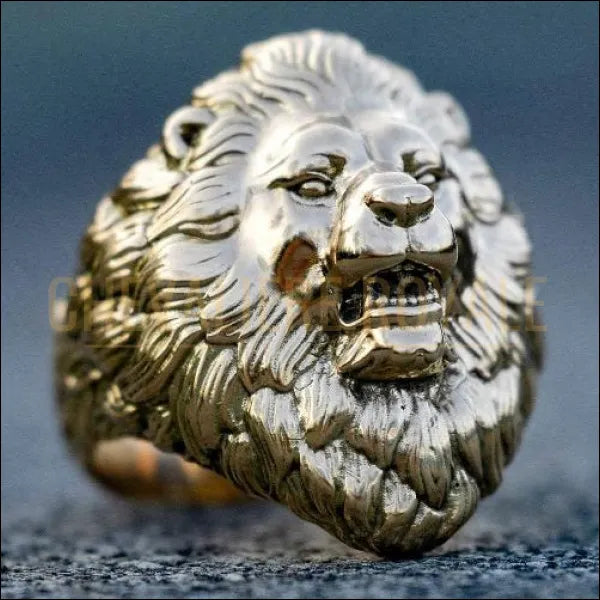 Bague Chevalière tête de lion or massif 14-18 carats le symbole du pouvoir