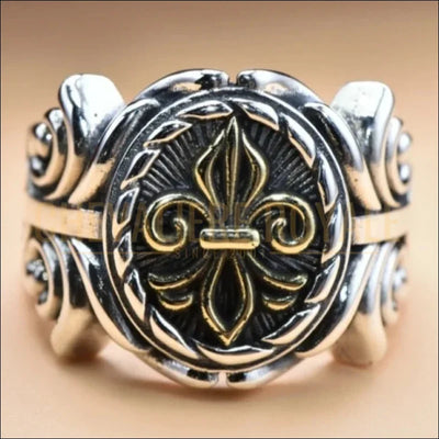 Fleur de Lys Éternelle : Chevalière en Argent pour Affirmer Votre Statut-Chevaliere Royale-
