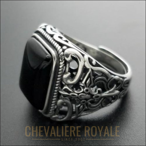 Chevaliere royale argent avec pierre onyx noire taille adaptable
