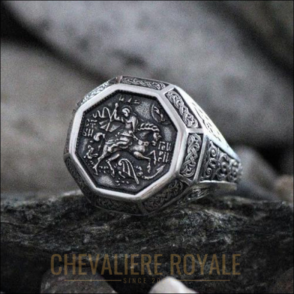 Chevaliere-argent-chretienne-symbole-Saint-Georges-tuant le dragon artisanale