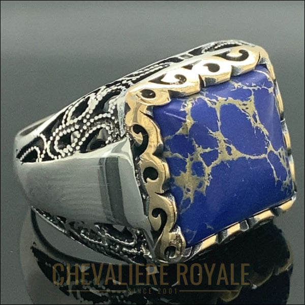 Chevalière argent forme de coussin d'un magnifique lapis-lazuli