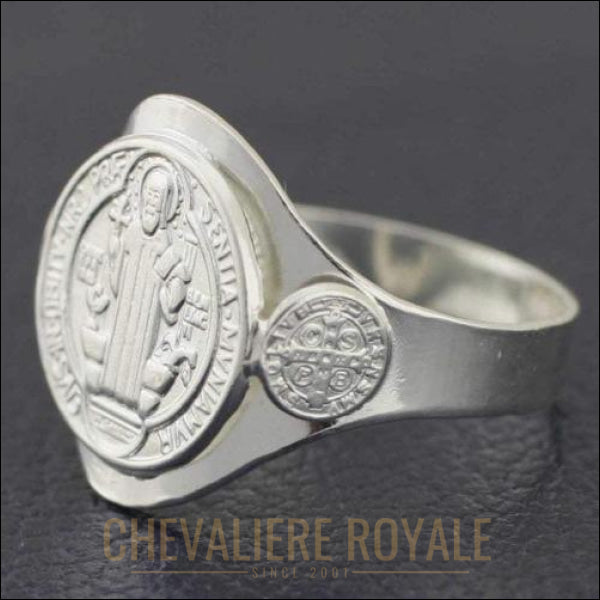 Chevalierehomme-argent-protection-mal-St-Benoit