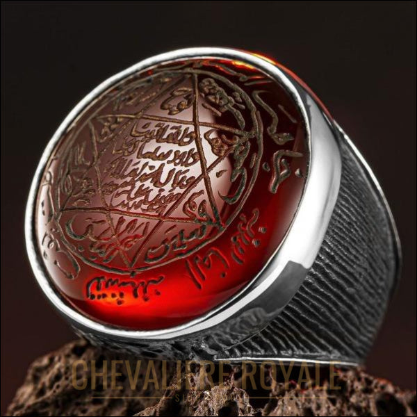 Bague Chevalière argent massif pierre brute en agate rouge gravée à la main