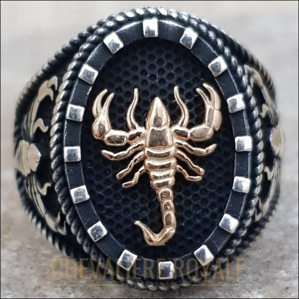 Chevalière argent homme signe du zodiaque scorpion trois emblèmes