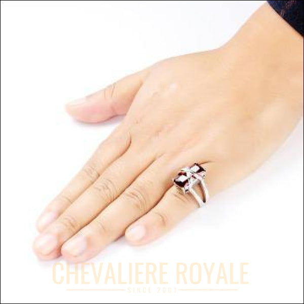 Chevaliere Royale - bague femme en acier zircon avec double anneaux anoblie 