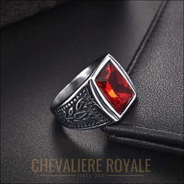 Chevaliere Royale - bague  homme acier inox carrée entourée de quatre crochets pierre preciesue rouge