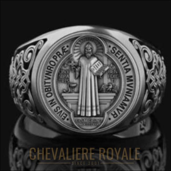 Chevaliere royale homme argent la bénédiction de Saint-Benoît face au mal