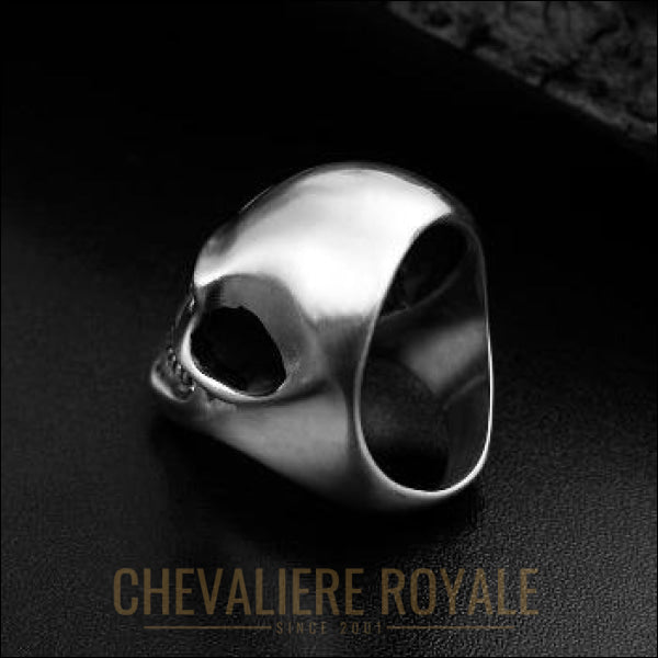 Chevaliere Royale homme - bague  acier crâne symbole de puissance et d'autorité inoxable 