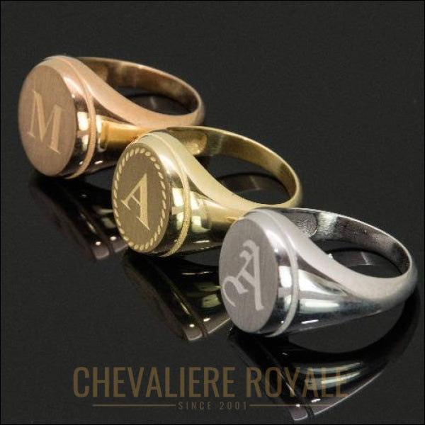 Chevaliere-or-grave-jaune-blanc-rose-initiale-18k-carats