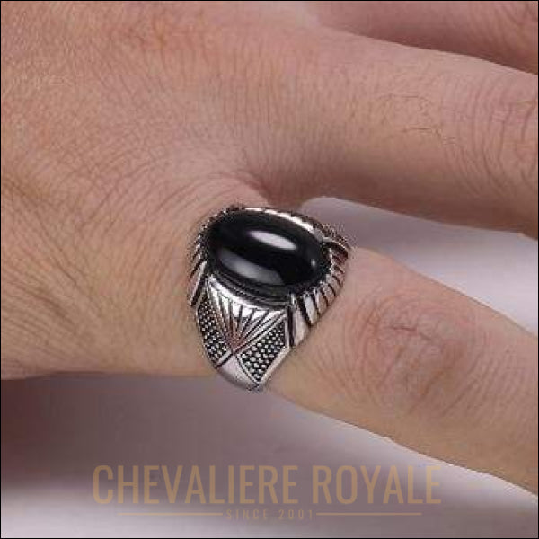 Chevalier royale pour homme avec pierre onyx noir design rock et modern 