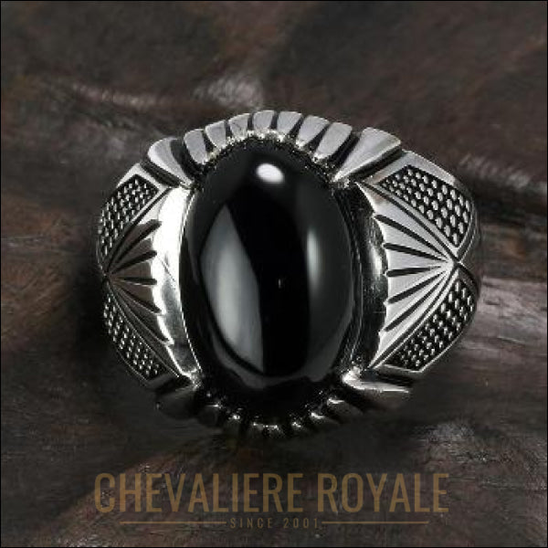 Chevalieres royale pour hommes avec pierre onyx noir design rock et modern 