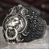 Chevalière tête de lion design unique sertie de pierre noir
