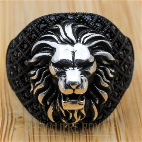 Bague Chevalière tête de lion en argent la pierre onyx noire