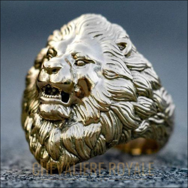 Chevalière tête de lion or massif 14 carats -18 carats le symbole du pouvoir