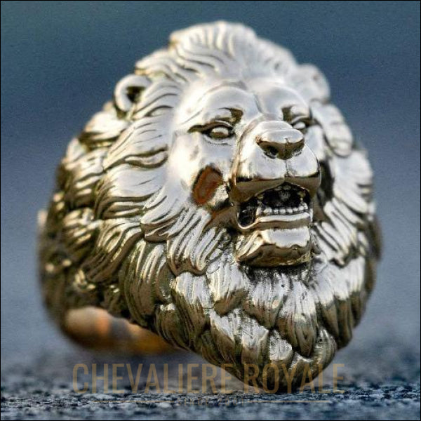 Bague Chevalière tête de lion or massif 14-18 carats le symbole du pouvoir