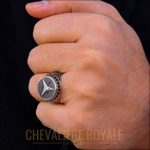 Chevalière Mercedes : Un bijou masculin d'exception -Chevaliere Royale - 2