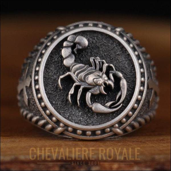 Chevalière Scorpion et Croix : Un bijou pour les croyants - Chevaliere Royale - 2