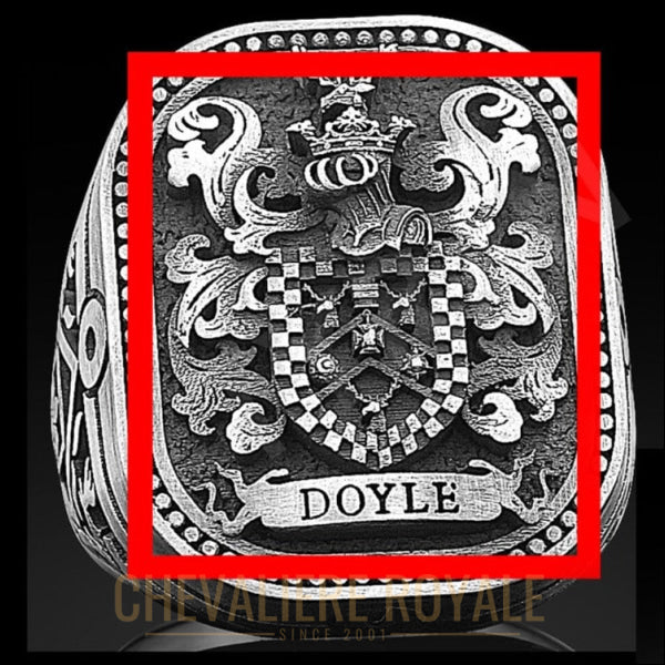 Un bijou chargé d'histoire : Notre chevalière imposante, symbole d'identité- Chevaliere Royale - 